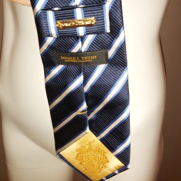 Donald Trump Signature Collection - Picture 4 of 6